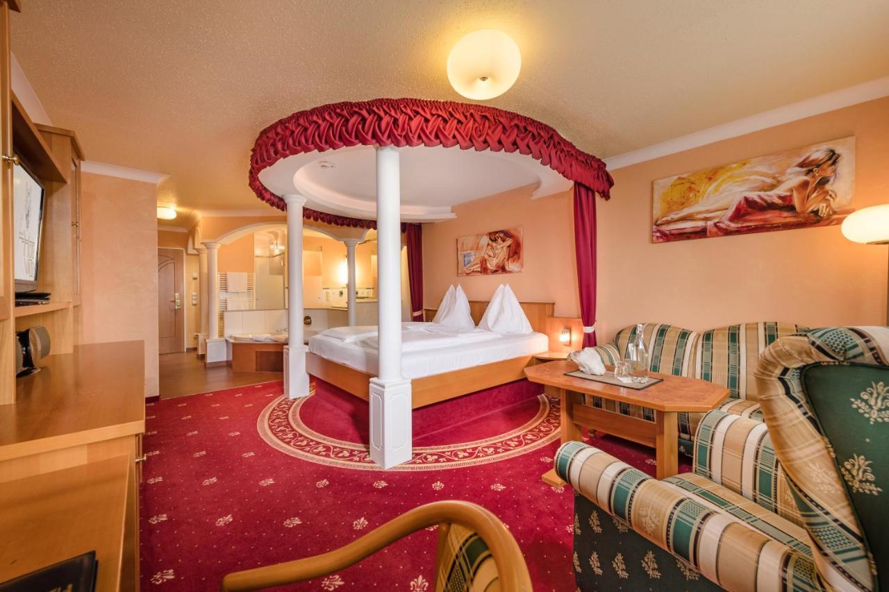 Hotel Winzer Wellness & Kuscheln Sankt Georgen im Attergau Ngoại thất bức ảnh