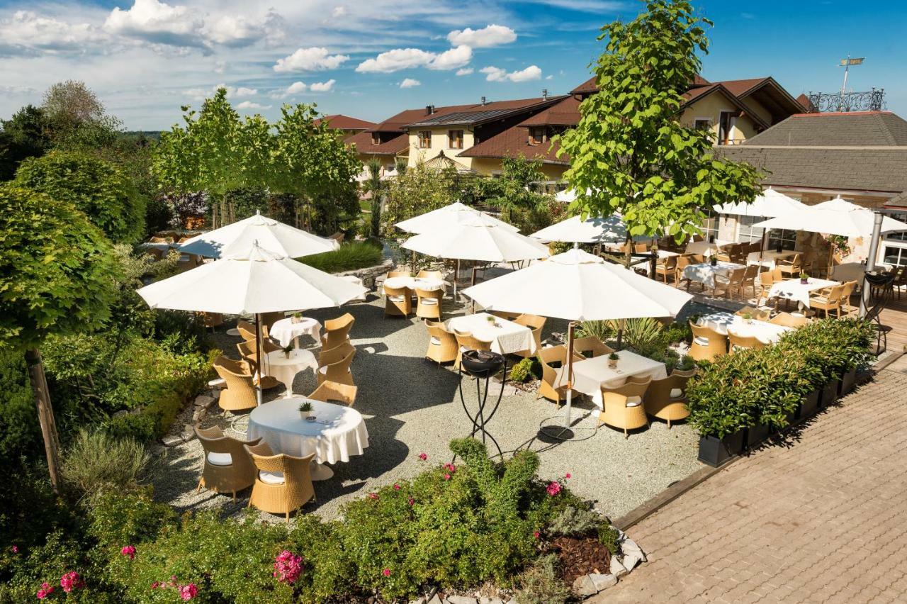 Hotel Winzer Wellness & Kuscheln Sankt Georgen im Attergau Ngoại thất bức ảnh