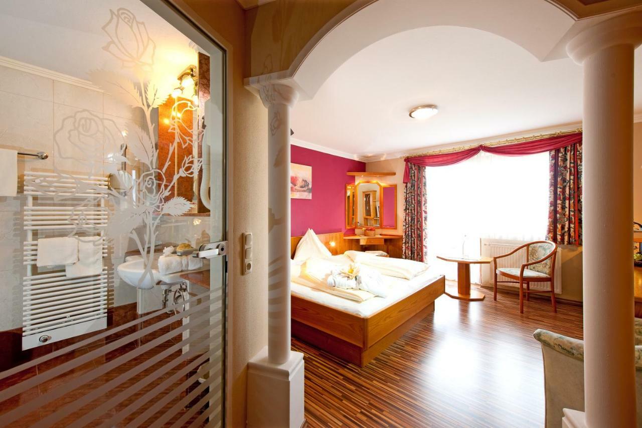 Hotel Winzer Wellness & Kuscheln Sankt Georgen im Attergau Ngoại thất bức ảnh