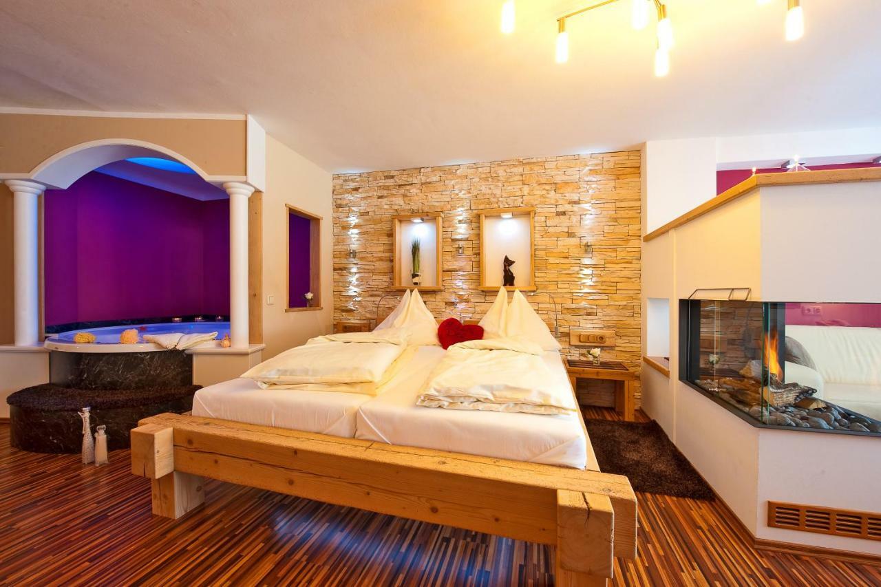 Hotel Winzer Wellness & Kuscheln Sankt Georgen im Attergau Ngoại thất bức ảnh