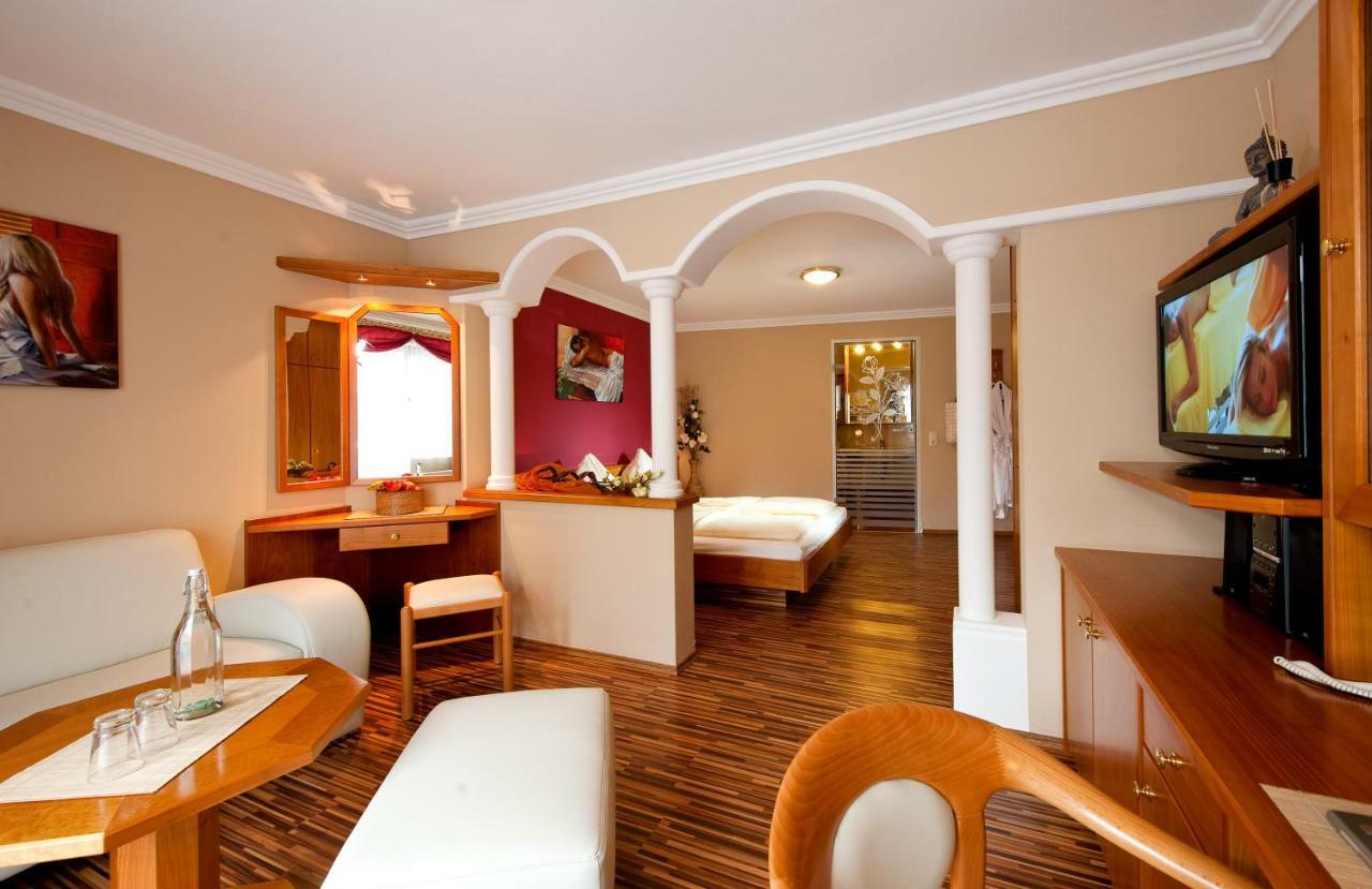 Hotel Winzer Wellness & Kuscheln Sankt Georgen im Attergau Ngoại thất bức ảnh