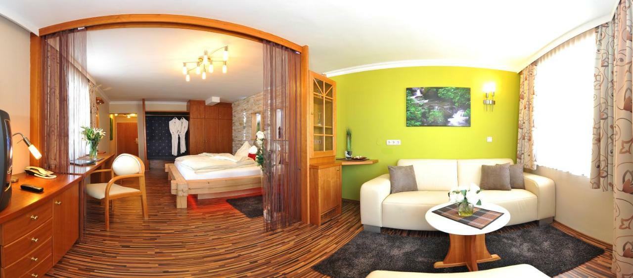 Hotel Winzer Wellness & Kuscheln Sankt Georgen im Attergau Ngoại thất bức ảnh