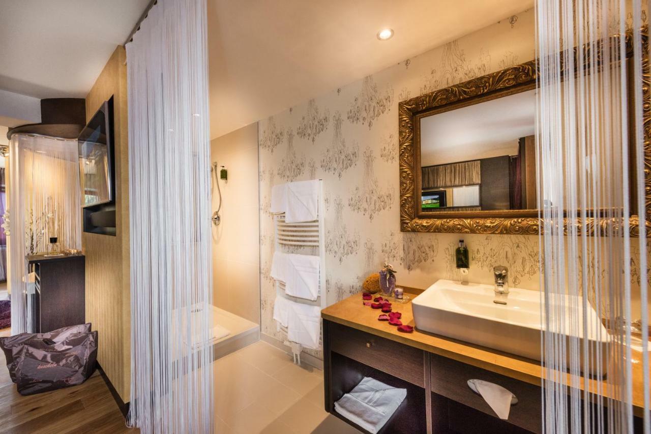 Hotel Winzer Wellness & Kuscheln Sankt Georgen im Attergau Ngoại thất bức ảnh