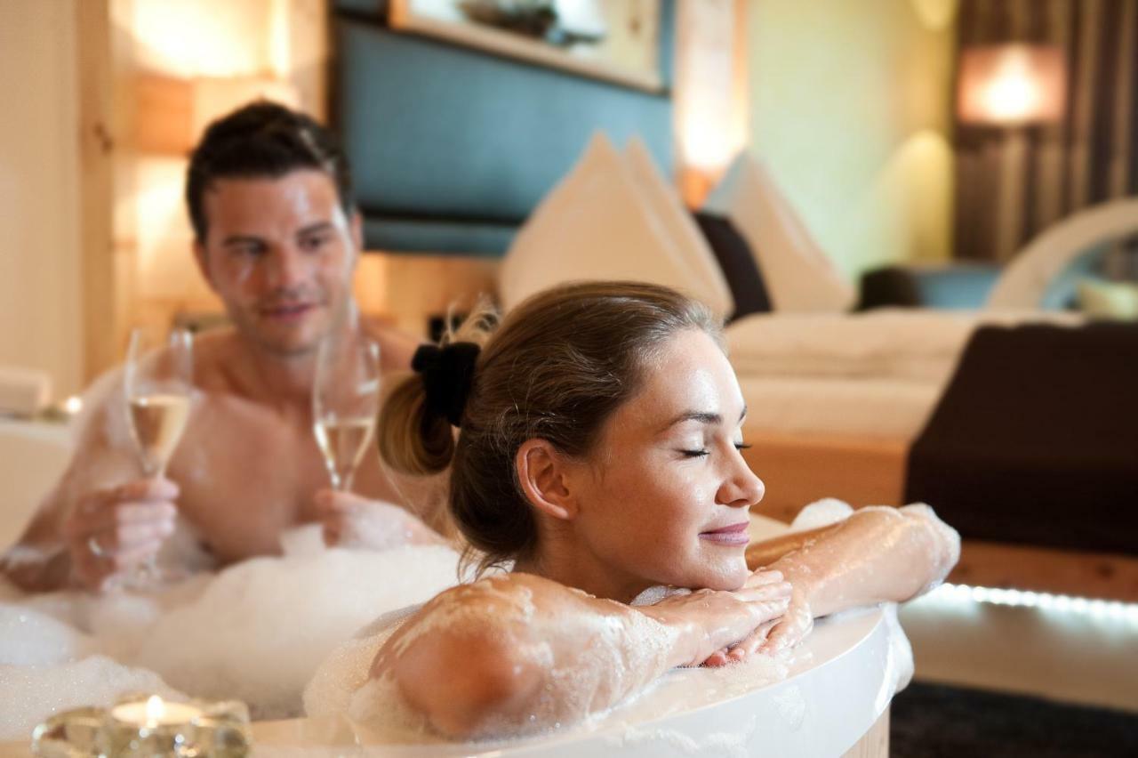 Hotel Winzer Wellness & Kuscheln Sankt Georgen im Attergau Ngoại thất bức ảnh