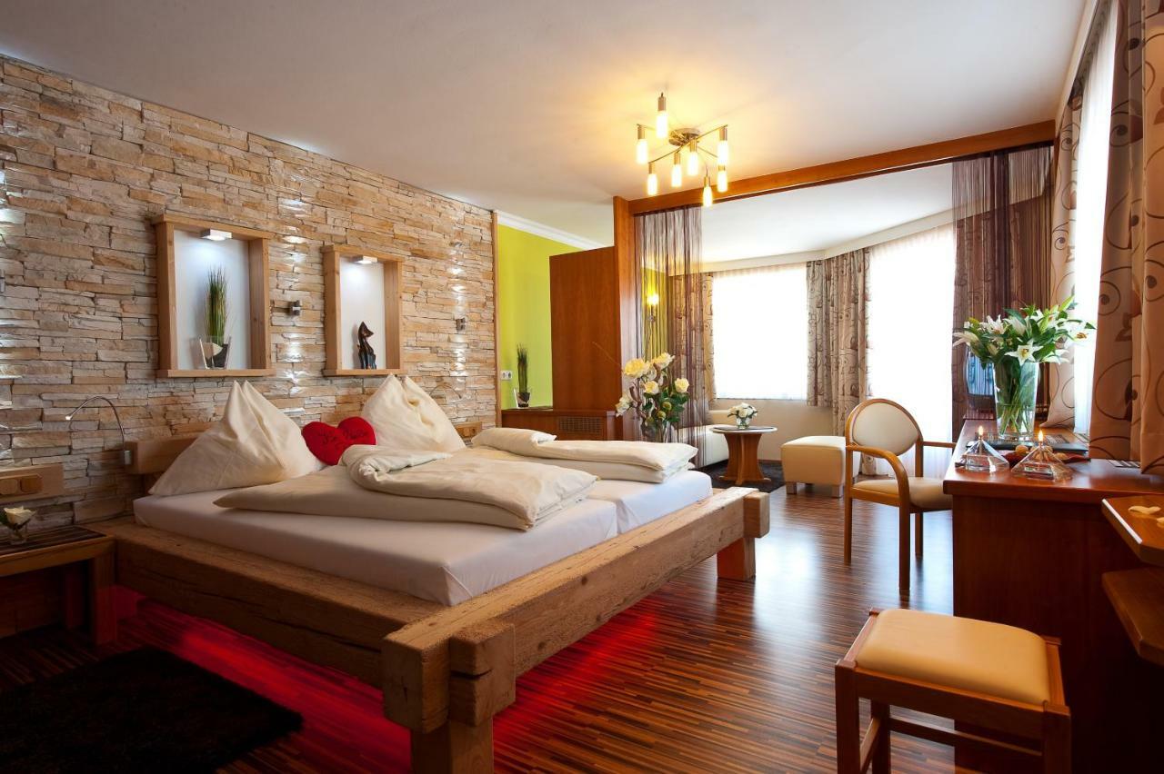 Hotel Winzer Wellness & Kuscheln Sankt Georgen im Attergau Ngoại thất bức ảnh